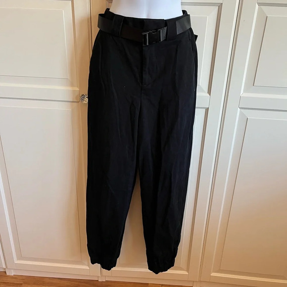 TNA Tawny
Cargo Pant,
Size Small. Black colored utility style cargos. Streetwear - Picture 3 of 16